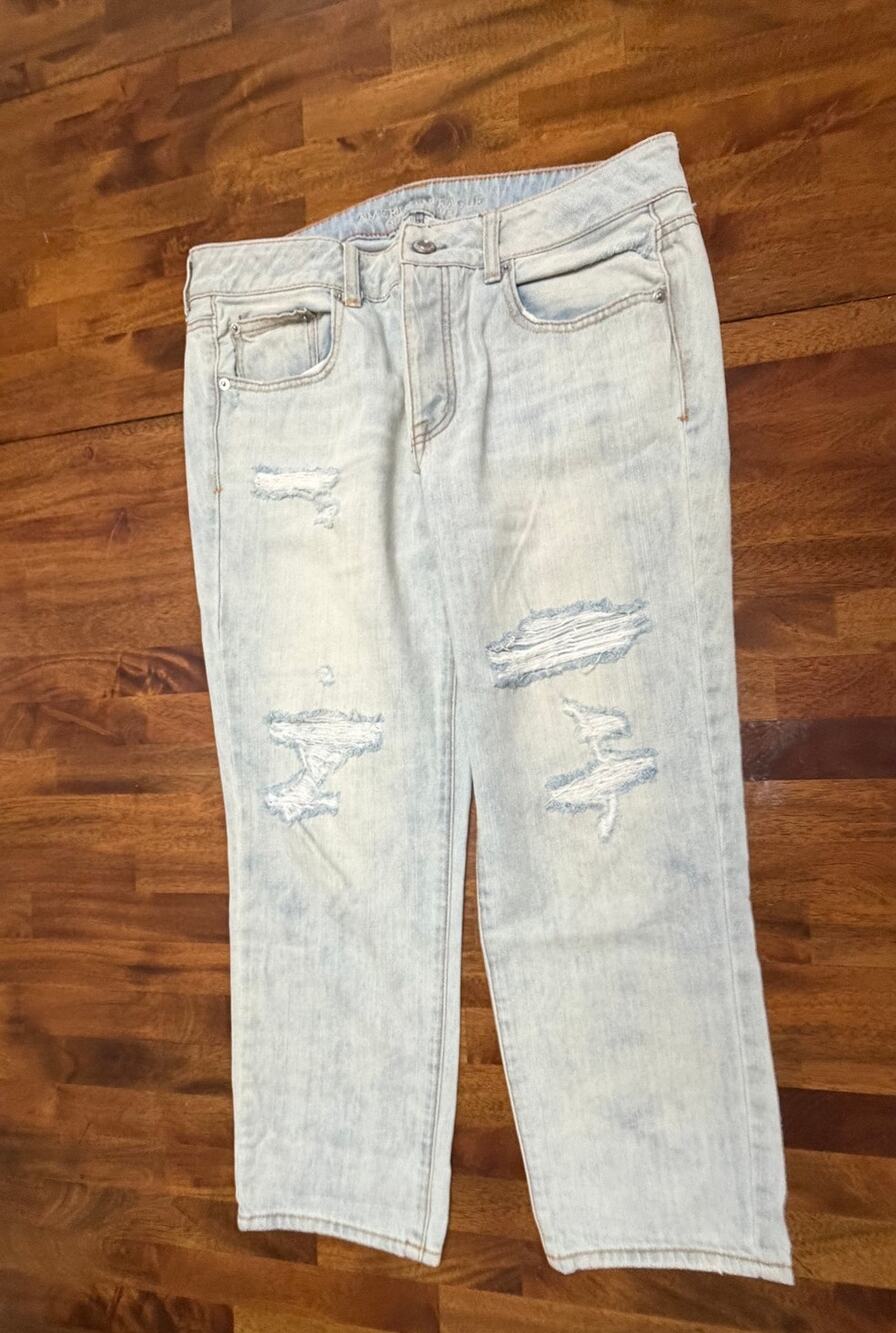 American Eagle Women’s Boy Crop Jeans Size 10 Regular Light Wash Distressed